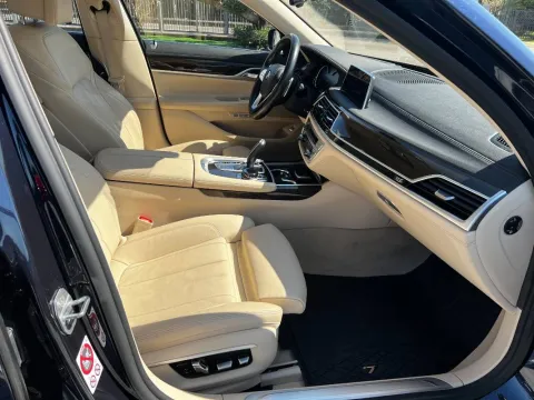 BMW 740e Eccelsa auto - Immagine 20