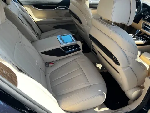 BMW 740e Eccelsa auto - Immagine 21