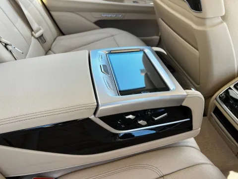 BMW 740e Eccelsa auto - Immagine 22