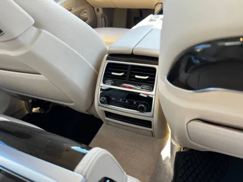 BMW 740e Eccelsa auto - Immagine 24