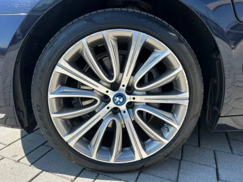 BMW 740e Eccelsa auto - Immagine 29