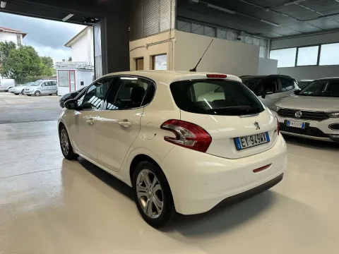 Peugeot 208 5p 1.2 vti 12v Allure - Immagine 2