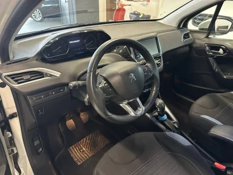 Peugeot 208 5p 1.2 vti 12v Allure - Immagine 6