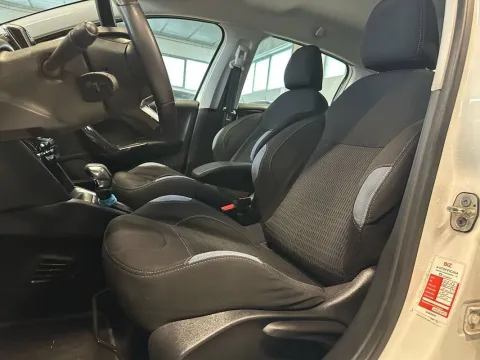 Peugeot 208 5p 1.2 vti 12v Allure - Immagine 8