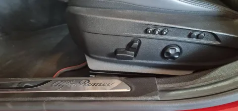 Alfa Romeo Giulia 2.9 V6 Quadrifoglio 510cv auto - Immagine 14