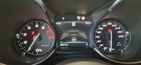 Alfa Romeo Giulia 2.9 V6 Quadrifoglio 510cv auto - Immagine 24