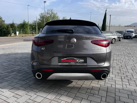 Alfa Romeo Stelvio 2.0 t Executive Q4 200cv auto - Immagine 6