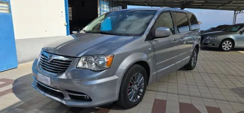 Lancia Voyager 2.8L Platinum 178cv auto - Immagine 1