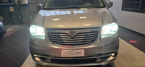 Lancia Voyager 2.8L Platinum 178cv auto - Immagine 4