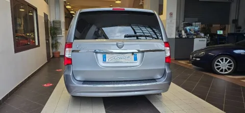 Lancia Voyager 2.8L Platinum 178cv auto - Immagine 5