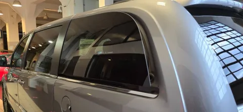 Lancia Voyager 2.8L Platinum 178cv auto - Immagine 6