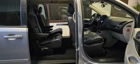 Lancia Voyager 2.8L Platinum 178cv auto - Immagine 7