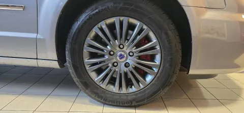 Lancia Voyager 2.8L Platinum 178cv auto - Immagine 17