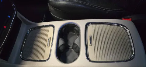 Lancia Voyager 2.8L Platinum 178cv auto - Immagine 27
