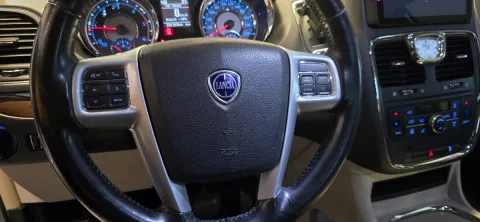 Lancia Voyager 2.8L Platinum 178cv auto - Immagine 28