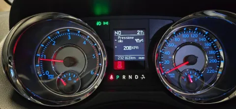 Lancia Voyager 2.8L Platinum 178cv auto - Immagine 38