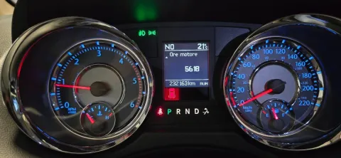Lancia Voyager 2.8L Platinum 178cv auto - Immagine 39