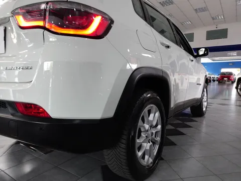 Jeep Compass 1.3 turbo t4 phev Limited 4xe at6 - Immagine 10