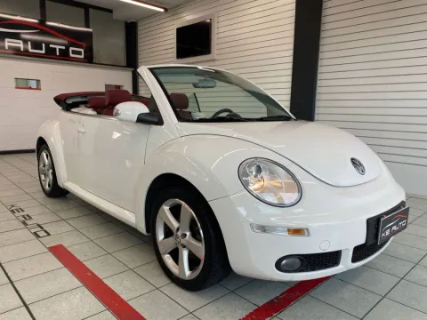 Volkswagen New Beetle Cabrio 1.6 limited Red Edition - Immagine 8