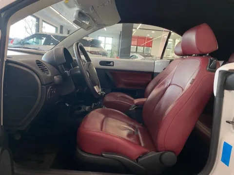 Volkswagen New Beetle Cabrio 1.6 limited Red Edition - Immagine 26