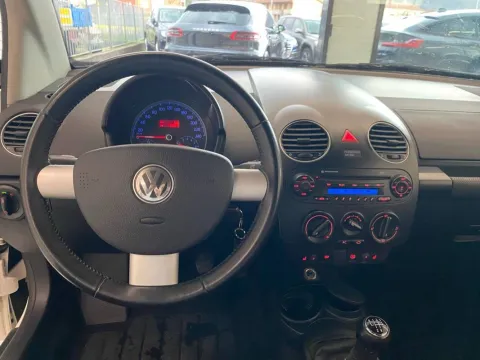 Volkswagen New Beetle Cabrio 1.6 limited Red Edition - Immagine 33
