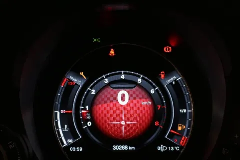 Abarth 595 1.4 t-jet Monster Energy Yamaha 165cv - Immagine 12
