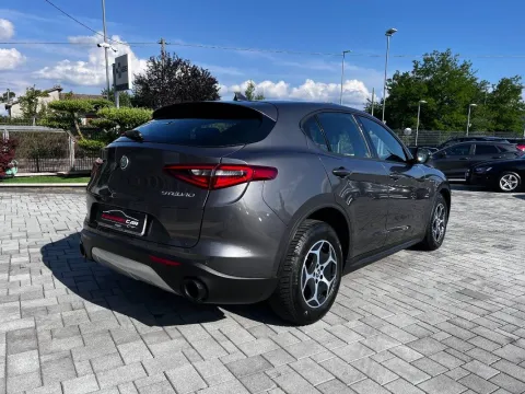 Alfa Romeo Stelvio 2.2 t Business rwd 160cv auto - Immagine 7