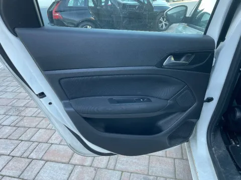 Peugeot 308 SW 1.6 bluehdi Active s&s 120cv - Immagine 8