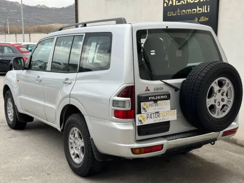 Mitsubishi Pajero 5p 3.2 tdi 16v di-d GLX - Immagine 3