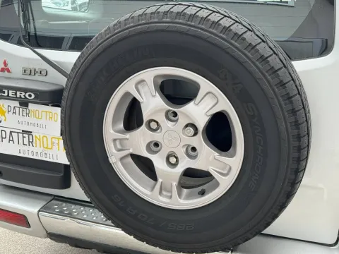 Mitsubishi Pajero 5p 3.2 tdi 16v di-d GLX - Immagine 10