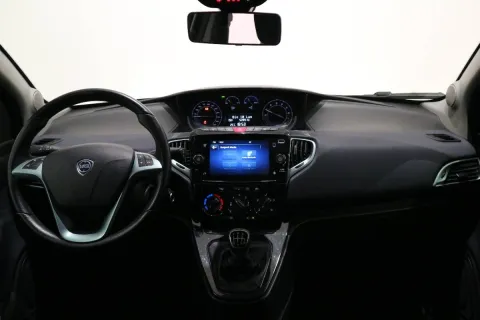 Lancia Ypsilon 1.0 firefly hybrid Gold s&s 70cv 5p.ti - Immagine 24