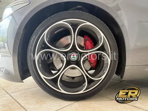 Alfa Romeo Giulia 2.2 t Veloce Q4 210 cv auto - Immagine 7