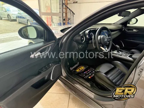 Alfa Romeo Giulia 2.2 t Veloce Q4 210 cv auto - Immagine 11