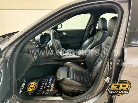 Alfa Romeo Giulia 2.2 t Veloce Q4 210 cv auto - Immagine 12