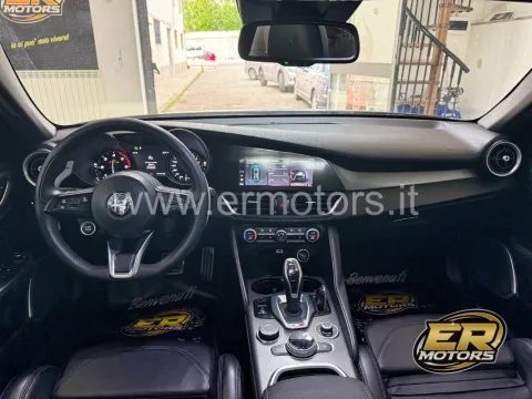 Alfa Romeo Giulia 2.2 t Veloce Q4 210 cv auto - Immagine 16