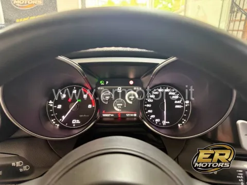 Alfa Romeo Giulia 2.2 t Veloce Q4 210 cv auto - Immagine 18