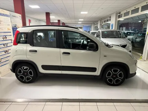 Fiat Panda 1.0 firefly hybrid City Life s&s 70cv 5p.ti - Immagine 4