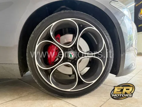 Alfa Romeo Giulia 2.2 t Veloce Q4 210 cv auto - Immagine 28
