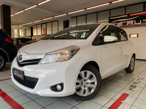 Toyota Yaris 5p 1.0 Lounge - Immagine 1