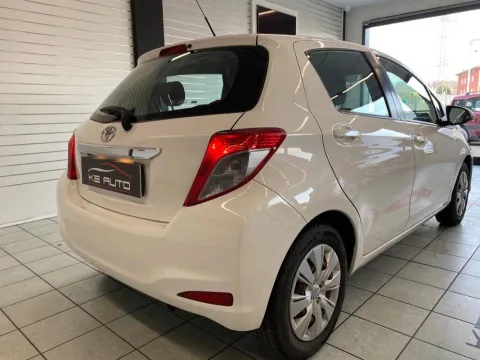 Toyota Yaris 5p 1.0 Lounge - Immagine 6