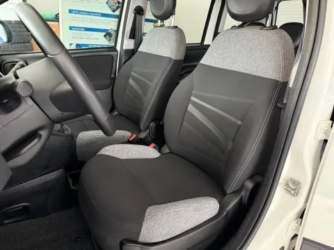 Fiat Panda 1.0 firefly hybrid City Life s&s 70cv 5p.ti - Immagine 9