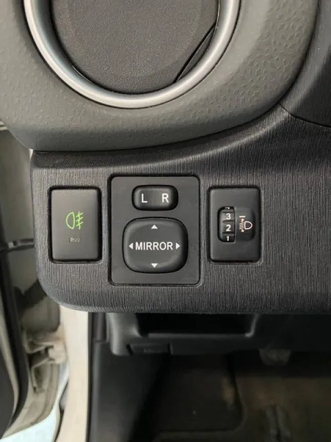 Toyota Yaris 5p 1.0 Lounge - Immagine 12