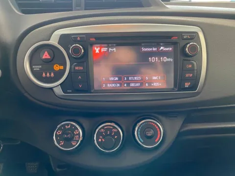 Toyota Yaris 5p 1.0 Lounge - Immagine 16