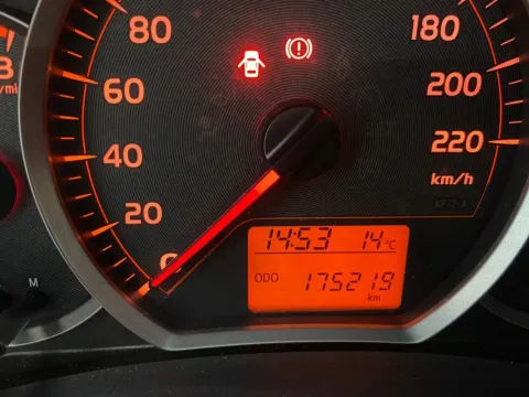 Toyota Yaris 5p 1.0 Lounge - Immagine 20