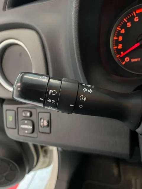 Toyota Yaris 5p 1.0 Lounge - Immagine 21