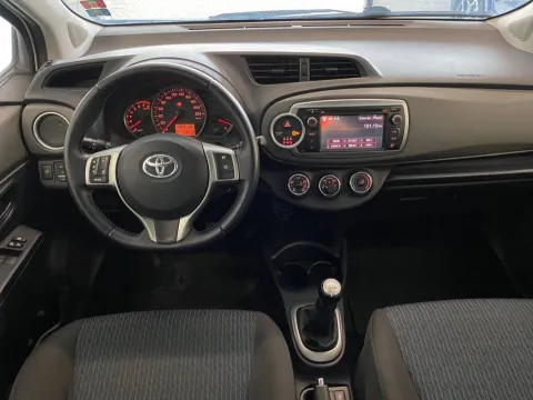 Toyota Yaris 5p 1.0 Lounge - Immagine 23