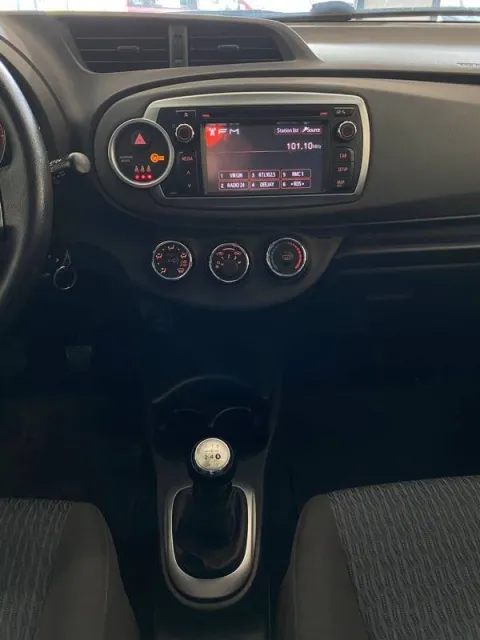 Toyota Yaris 5p 1.0 Lounge - Immagine 24