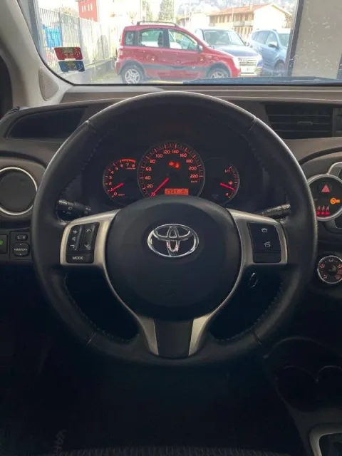 Toyota Yaris 5p 1.0 Lounge - Immagine 25