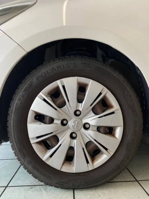 Toyota Yaris 5p 1.0 Lounge - Immagine 26