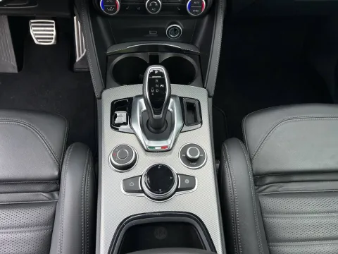 Alfa Romeo Stelvio 2.2 t Veloce Q4 210cv auto - Immagine 15